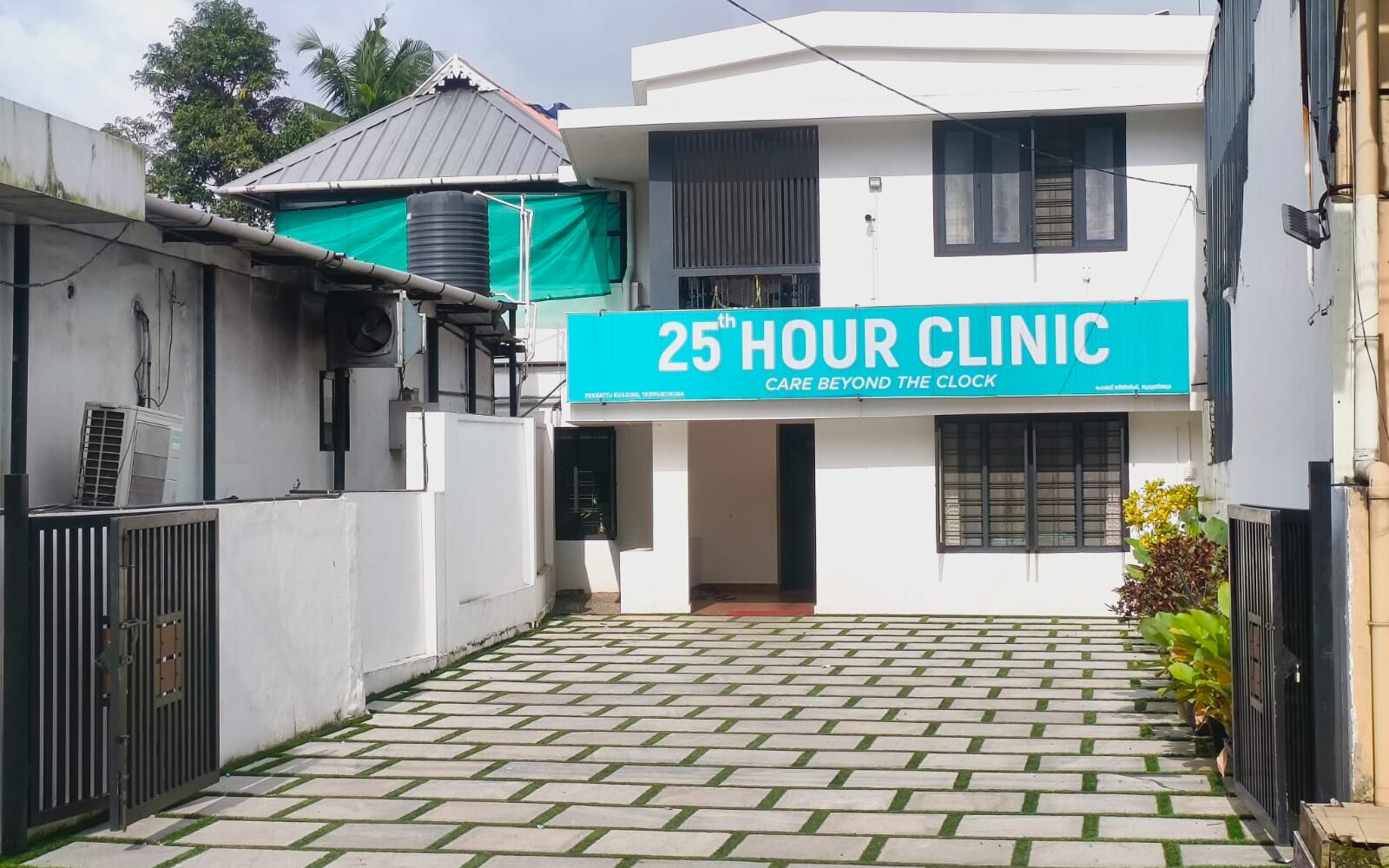 The entrance of 25th Hour Clinic